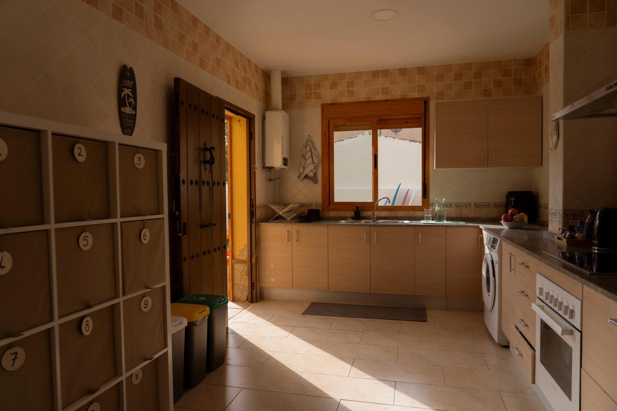 Namawa Surfhouse Vandrarhem Chiclana de la Frontera Exteriör bild