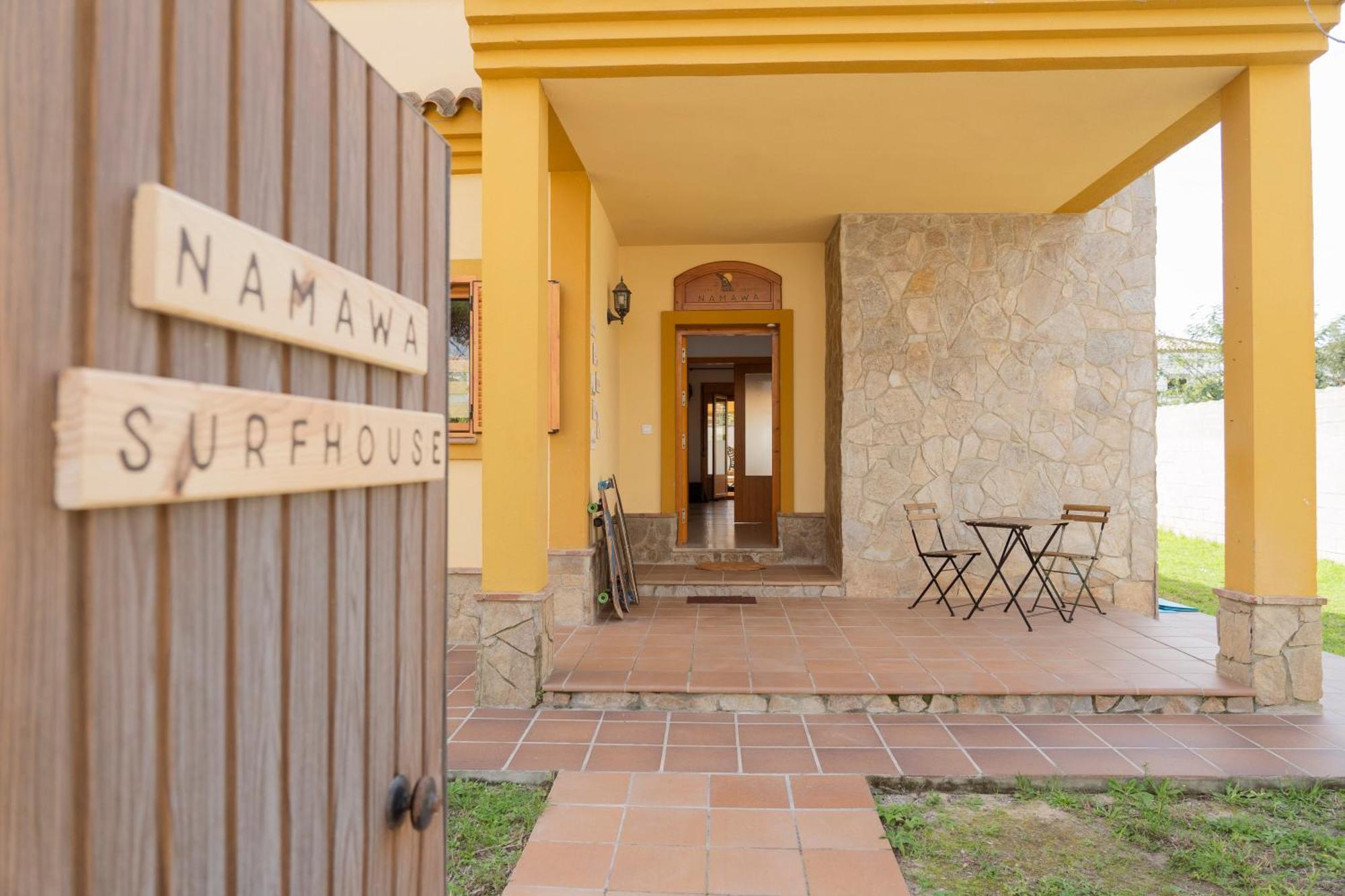 Namawa Surfhouse Vandrarhem Chiclana de la Frontera Exteriör bild