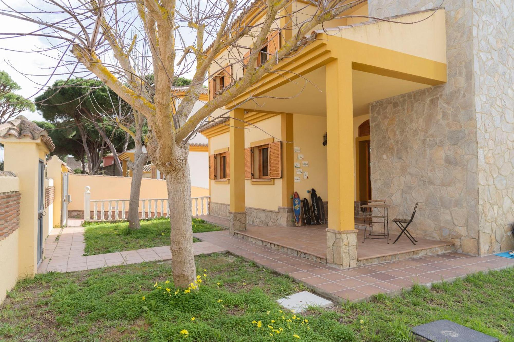 Namawa Surfhouse Vandrarhem Chiclana de la Frontera Exteriör bild